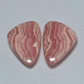 20.48カラットの天然マルチカラーロードクロサイト（18.2×13.1 mm・ファンシーシェイプ）