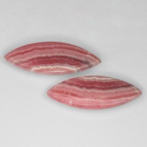 20.88カラットの天然マルチカラーロードクロサイト（27.5×10 mm・マーキス）