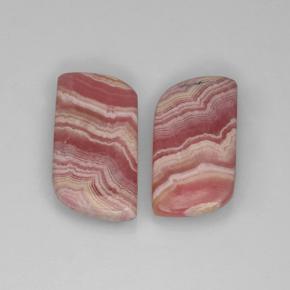 22.66カラットの天然マルチカラーロードクロサイト（19.5×10.8 mm・ファンシーシェイプ）