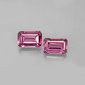 カラットの天然紫がかったピンクロードライトガーネット（6×4 mm・エメラルドカット）