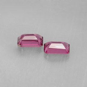 カラットの天然紫がかったピンクロードライトガーネット（6×4 mm・エメラルドカット）