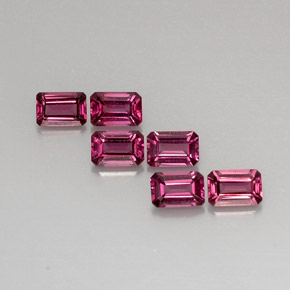 カラットの天然紫がかったピンクロードライトガーネット（6×4 mm・エメラルドカット）
