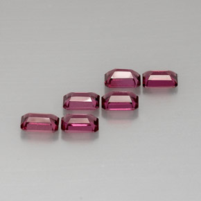 カラットの天然紫がかったピンクロードライトガーネット（6×4 mm・エメラルドカット）