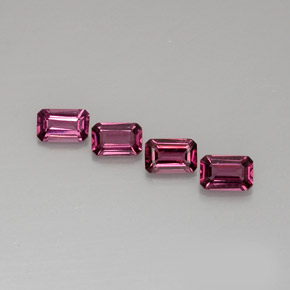カラットの天然紫がかったピンクロードライトガーネット（6×4 mm・エメラルドカット）