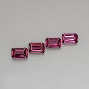 カラットの天然紫がかったピンクロードライトガーネット（6×4 mm・エメラルドカット）