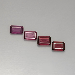 カラットの天然紫がかったピンクロードライトガーネット（5.9×3.9 mm・エメラルドカット）