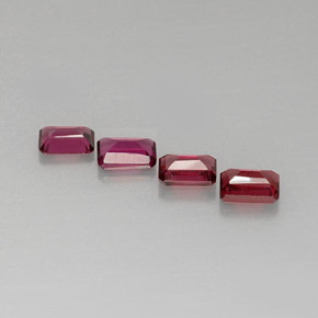 3.39カラットの天然紫がかったピンクロードライトガーネット（5.9×4.1 mm・エメラルドカット）