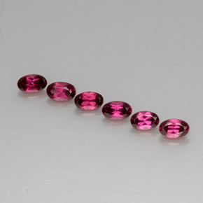 カラットの天然パープルレッドロードライトガーネット（4.9×3.2 mm・オーバルカット）