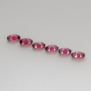 カラットの天然パープルレッドロードライトガーネット（4.9×3.2 mm・オーバルカット）