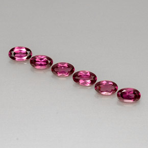 カラットの天然パープルレッドロードライトガーネット（4.7×2.9 mm・オーバルカット）
