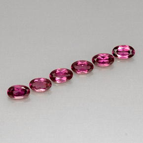 カラットの天然パープルレッドロードライトガーネット（4.7×2.9 mm・オーバルカット）