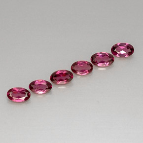 カラットの天然パープルレッドロードライトガーネット（4.9×2.9 mm・オーバルカット）