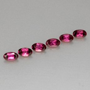 カラットの天然パープルレッドロードライトガーネット（4.8×2.9 mm・オーバルカット）