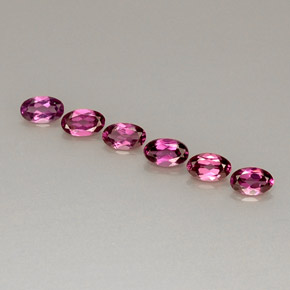 カラットの天然パープルレッドロードライトガーネット（5.2×3.2 mm・オーバルカット）