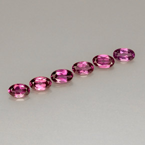 カラットの天然パープルレッドロードライトガーネット（5.2×3.2 mm・オーバルカット）