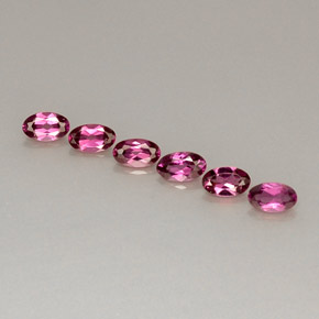 カラットの天然パープルレッドロードライトガーネット（5×3 mm・オーバルカット）