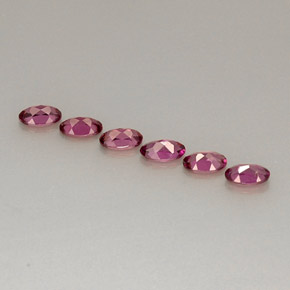カラットの天然パープルレッドロードライトガーネット（5×3 mm・オーバルカット）