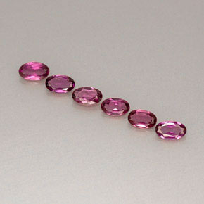 カラットの天然パープルレッドロードライトガーネット（5×3.1 mm・オーバルカット）