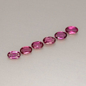 カラットの天然パープルレッドロードライトガーネット（5×3.1 mm・オーバルカット）