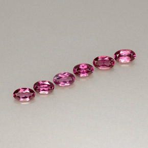 カラットの天然パープルレッドロードライトガーネット（4.7×3 mm・オーバルカット）