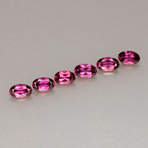 カラットの天然パープルレッドロードライトガーネット（4.8×3.1 mm・オーバルカット）