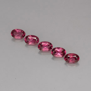カラットの天然ピンクがかった紫ロードライトガーネット（6×4.1 mm・オーバルカット）