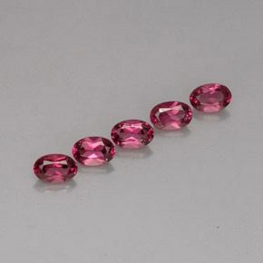 カラットの天然ピンクがかった紫ロードライトガーネット（6×4.1 mm・オーバルカット）