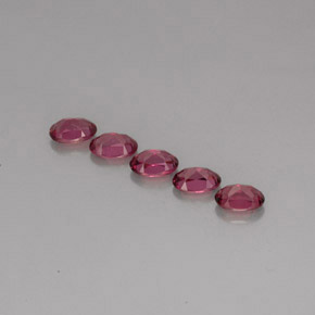 カラットの天然ピンクがかった紫ロードライトガーネット（6×4.1 mm・オーバルカット）