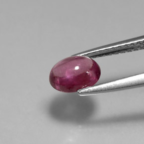 1.09カラットの天然ピンクがかった紫ロードライトガーネット（6.8×5.2 mm・透明）