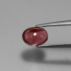 1.18カラットの天然レッドロードライトガーネット（6.9×4.9 mm・透明）