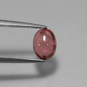 1.32カラットの天然ピンクがかった紫ロードライトガーネット（6.9×5.2 mm・透明）