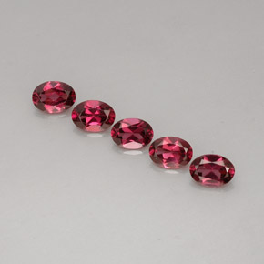 カラットの天然ラズベリーレッドロードライトガーネット（6.9×5 mm・オーバルカット）