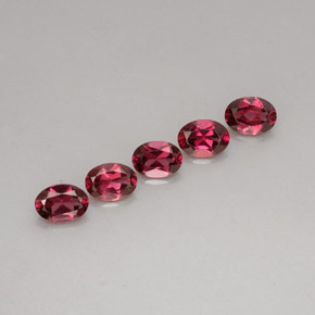 カラットの天然ラズベリーレッドロードライトガーネット（6.9×5 mm・オーバルカット）