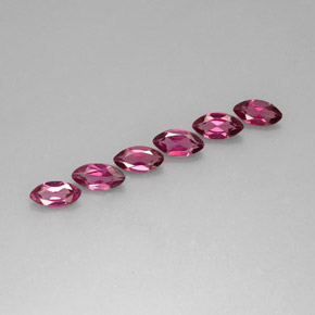 カラットの天然ピンクがかった紫ロードライトガーネット（7.8×4.2 mm・マーキス）