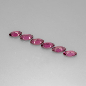 カラットの天然ピンクがかった紫ロードライトガーネット（7.8×4.2 mm・マーキス）