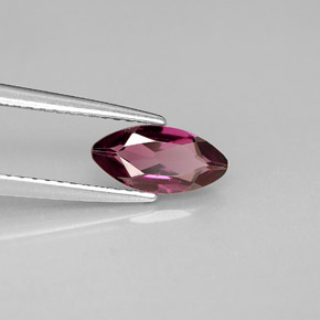 1.01カラットの天然ピンクがかった紫ロードライトガーネット（9.1×4.5 mm・マーキス）
