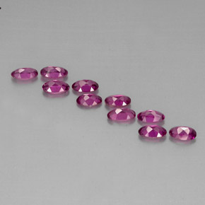 カラットの天然ピンクがかった紫ロードライトガーネット（4.9×3.1 mm・オーバルカット）