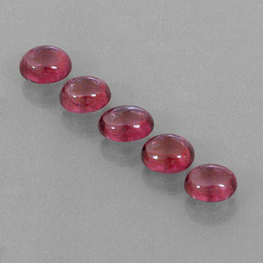 カラットの天然ラズベリーレッドロードライトガーネット（5.2×4.3 mm・透明）