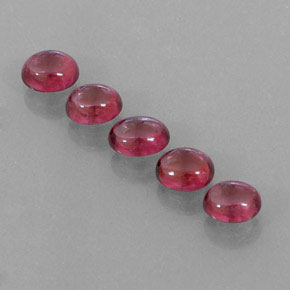 カラットの天然ラズベリーレッドロードライトガーネット（5.2×4.3 mm・透明）