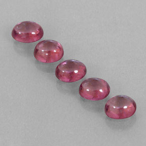 カラットの天然ラズベリーレッドロードライトガーネット（5.5×4.4 mm・透明）