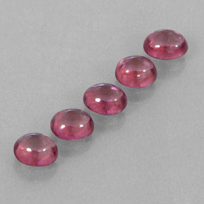 カラットの天然ラズベリーレッドロードライトガーネット（5.5×4.4 mm・透明）