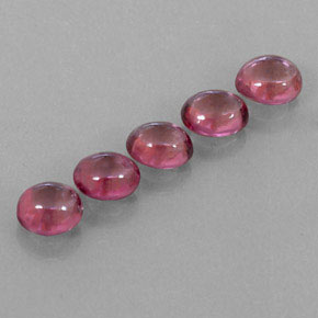 カラットの天然ラズベリーレッドロードライトガーネット（5.6×4.8 mm・透明）