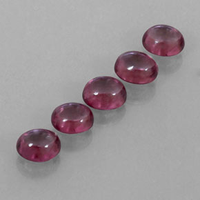 カラットの天然ラズベリーレッドロードライトガーネット（5.5×4.6 mm・透明）
