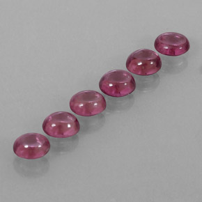 カラットの天然ラズベリーレッドロードライトガーネット（5.1×4.3 mm・透明）