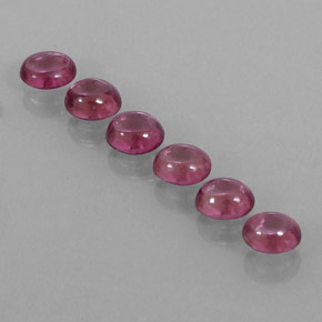カラットの天然ラズベリーレッドロードライトガーネット（5.1×4.3 mm・透明）