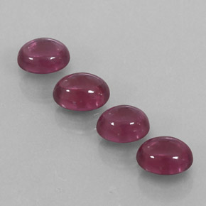 カラットの天然ラズベリーレッドロードライトガーネット（5.3×4.2 mm・透明）