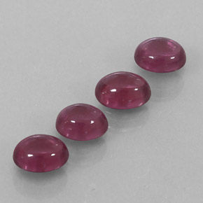 カラットの天然ラズベリーレッドロードライトガーネット（5.3×4.2 mm・透明）