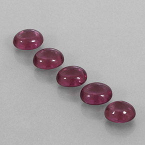 カラットの天然ラズベリーレッドロードライトガーネット（5.5×4.6 mm・透明）