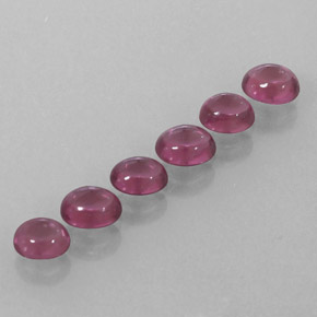 カラットの天然ラズベリーレッドロードライトガーネット（4.8×3.9 mm・透明）