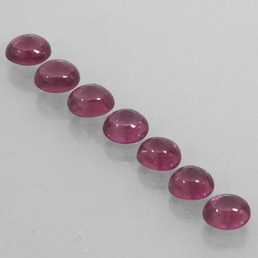 カラットの天然ラズベリーレッドロードライトガーネット（5.1×4.2 mm・透明）